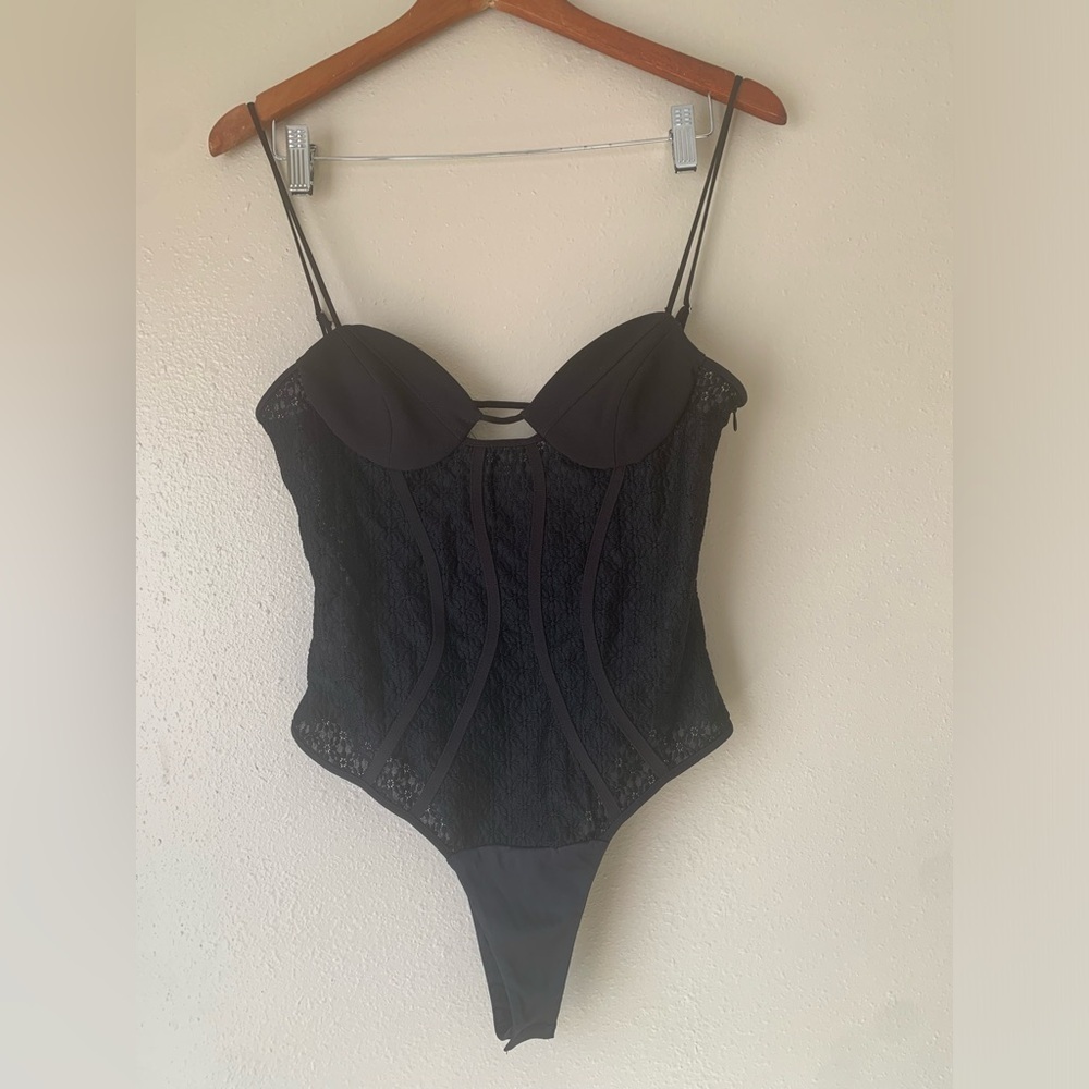 NWT Zara Women's Black Lace Corset Style Bodysuit Size Medium - Picture 2 of 9